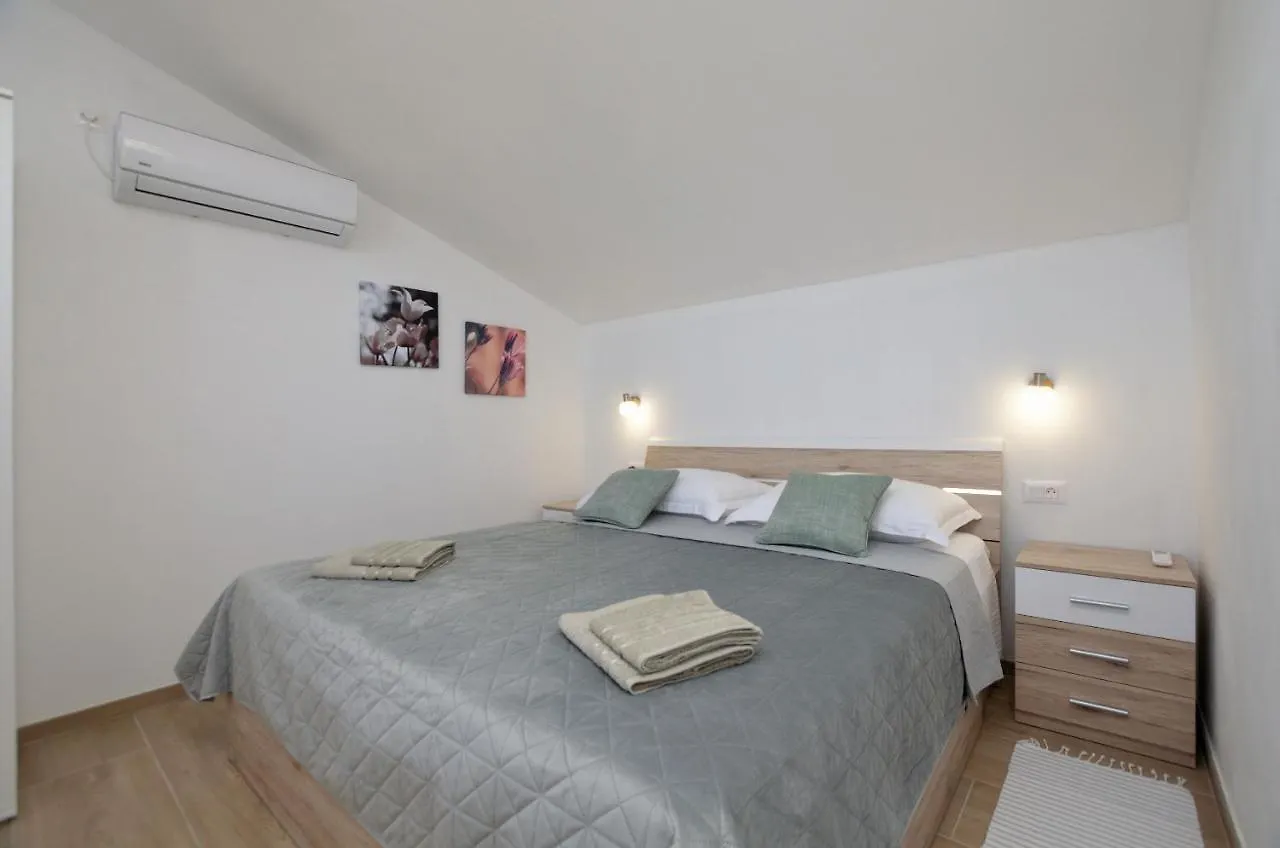 Villa Danci Lasci 0*,  Croatia